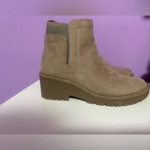 Chelsea tan boots